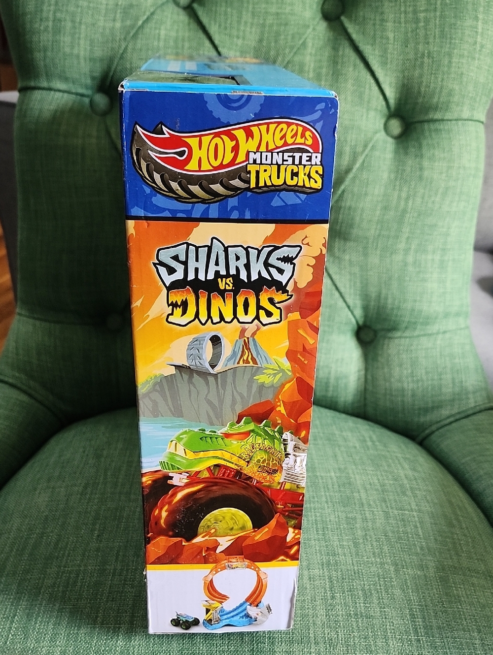Hit Wheels Spiral Shark Smash Playset - Teal Mega-Wrex Monster Truck - Picture 6 of 7